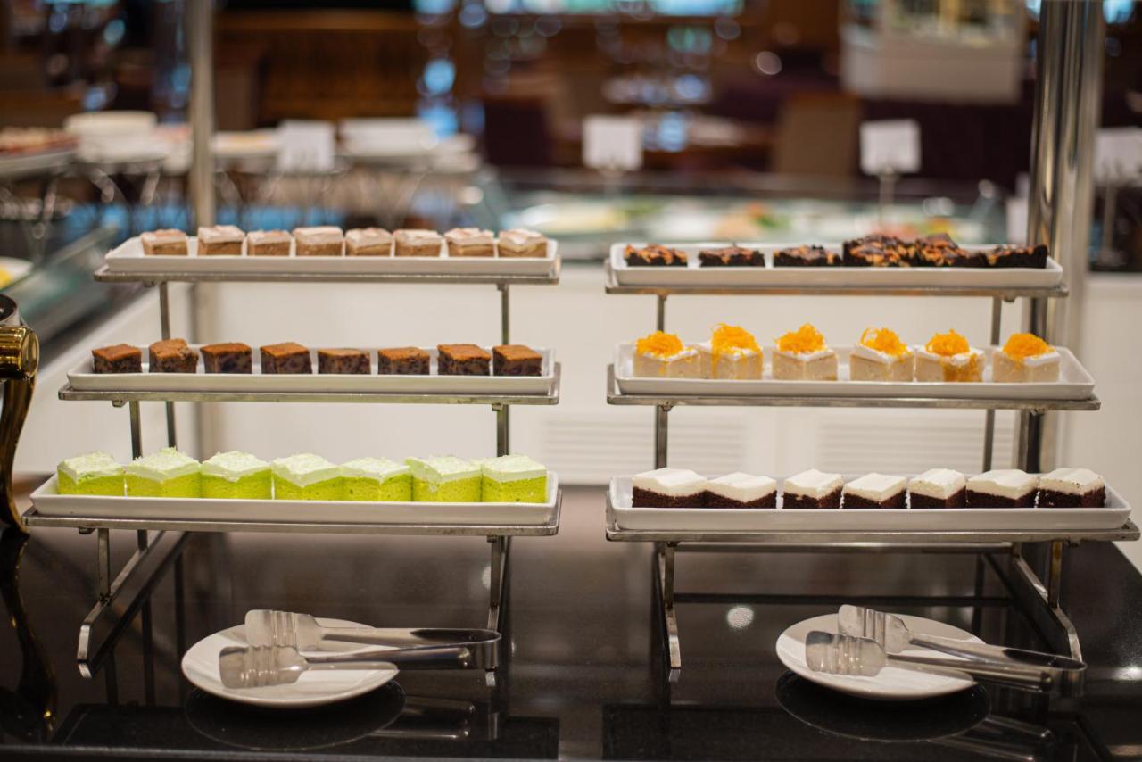 The Empress Premier Chiang Mai - Sha Extra Plus Exterior foto A dessert buffet