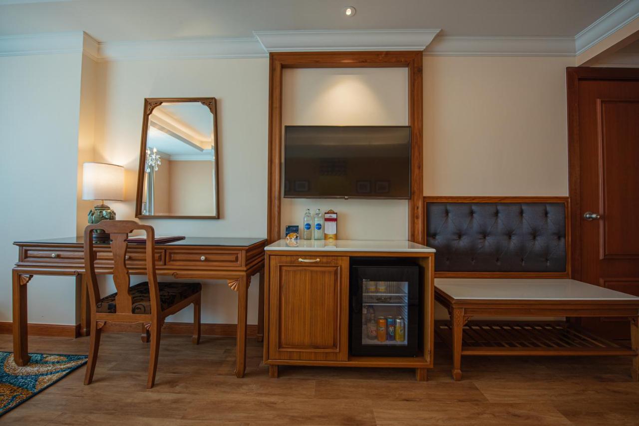 The Empress Premier Chiang Mai - Sha Extra Plus Exterior foto A room at the hotel